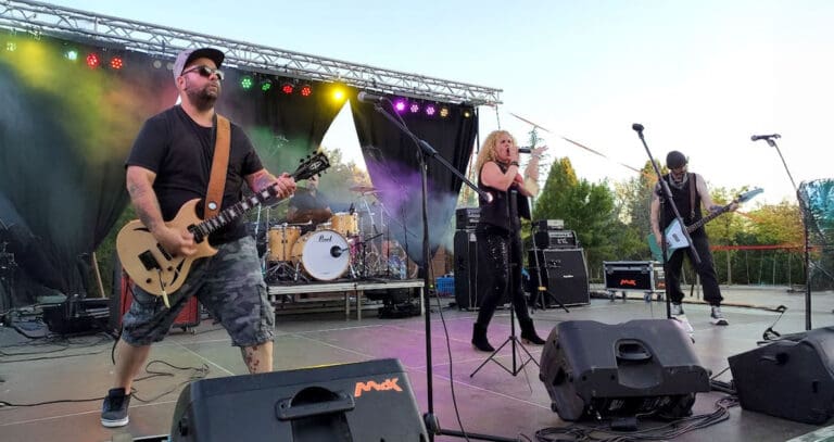 Music Festival 09400: X, The Wild Onion y The Stone Riff