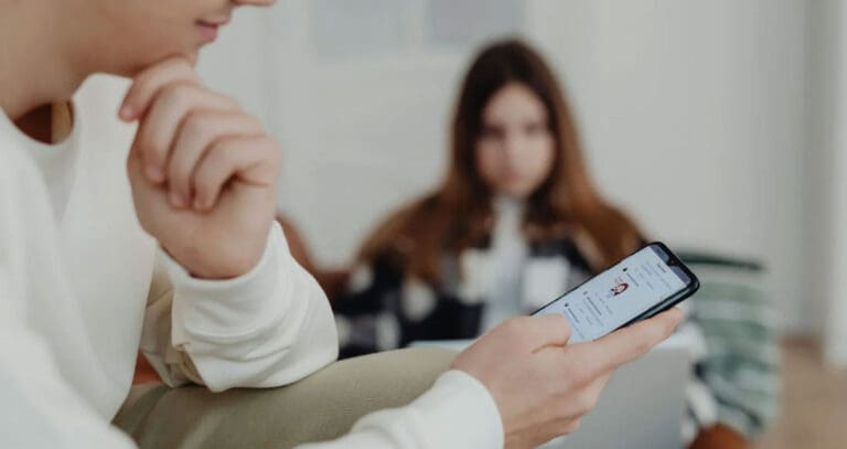 Charla: Adolescentes y redes sociales