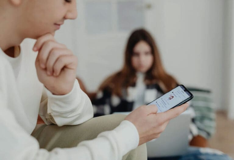 Charla: Adolescentes y redes sociales