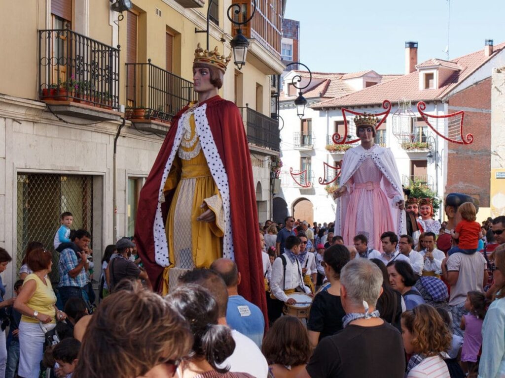 Desfile de Gigantes y Cabezudos – Martes