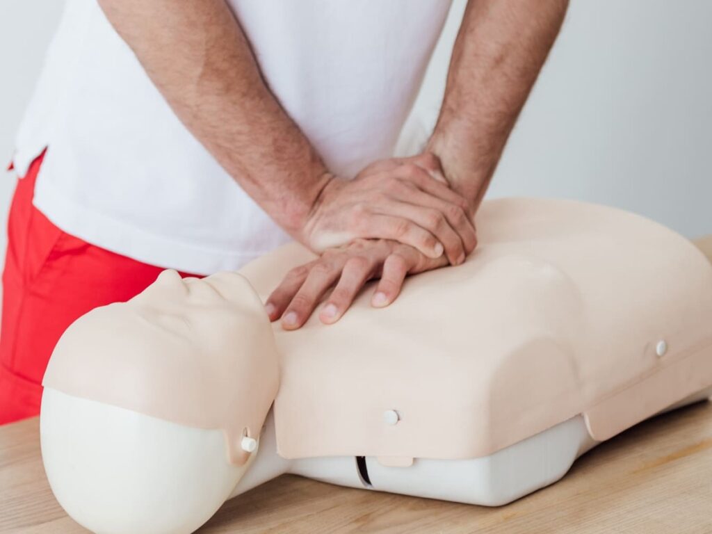 Microtalleres de Emergencias y RCP – Centenario Cruz Roja Aranda